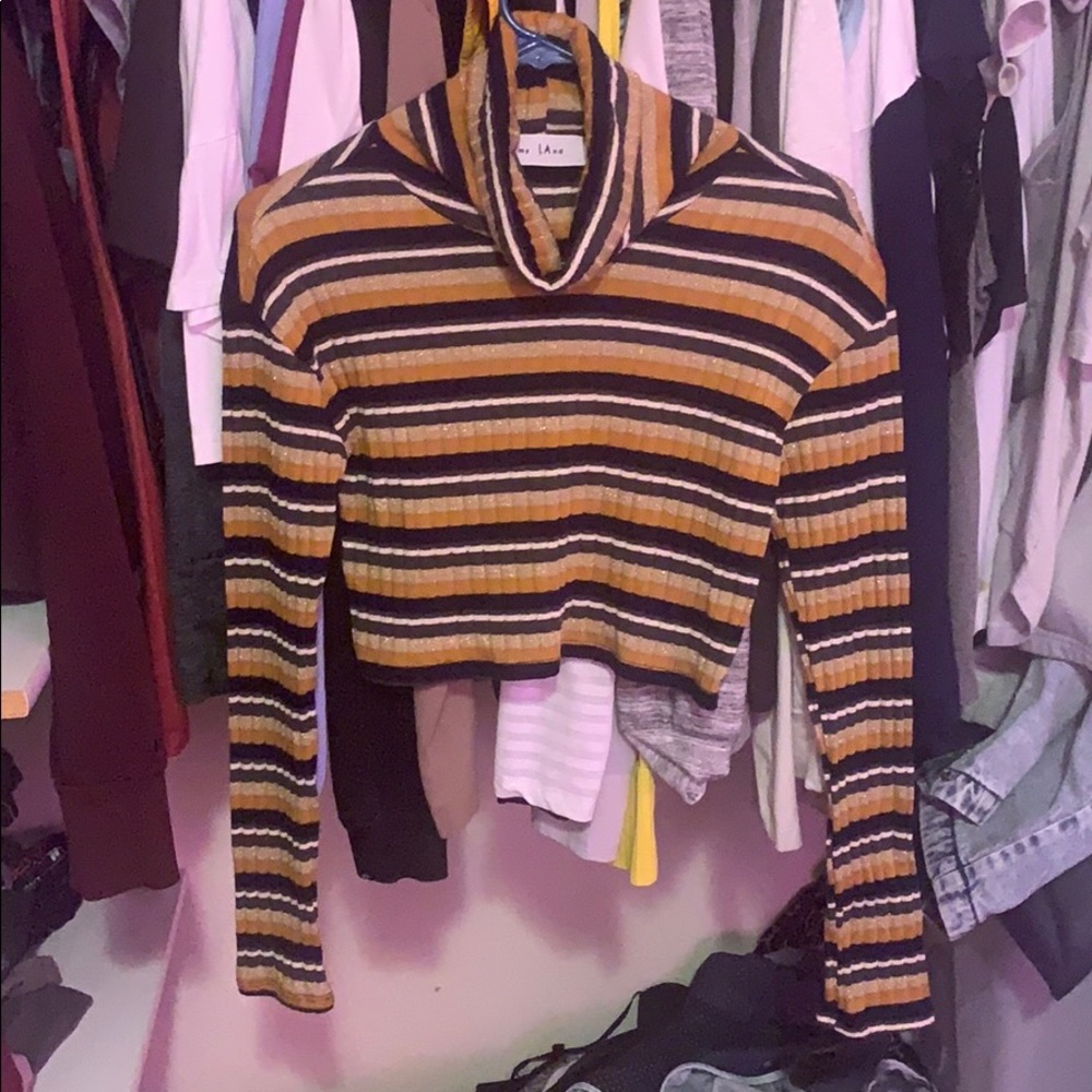 Cropped long sleeve shirt